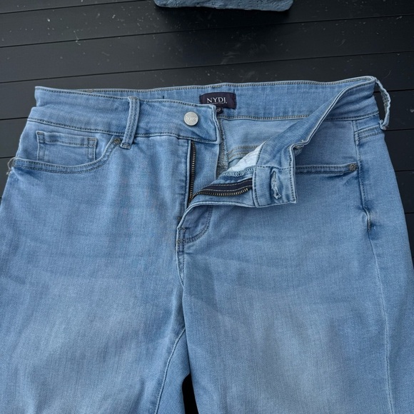 NYDJ Blue Jean Ella Shorts Light Wash Bermuda - Picture 10 of 10